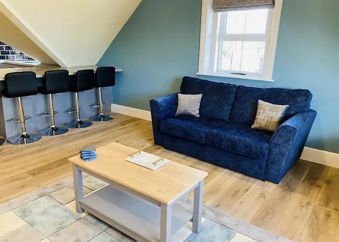 Marine Boathouse View Apartment